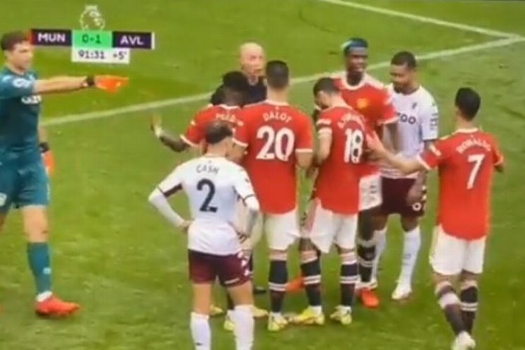 Arquero del Aston Villa reta a Cristiano y no cobra el penal (VIDEO)