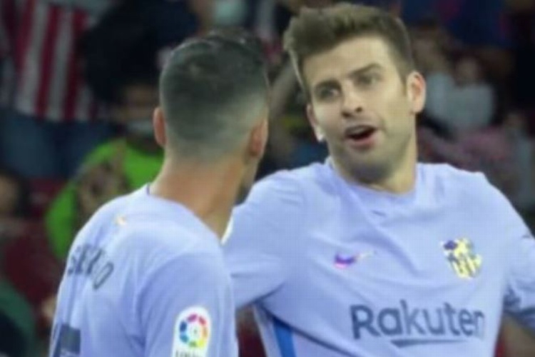 Piqué y Busquets en pleito por gol en contra del Barcelona (VIDEO)