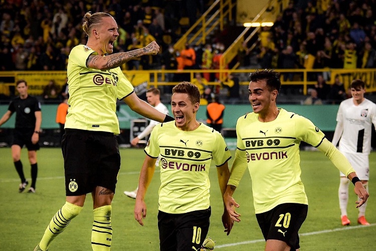 Hazard le da el triunfo al Borussia Dortmund 