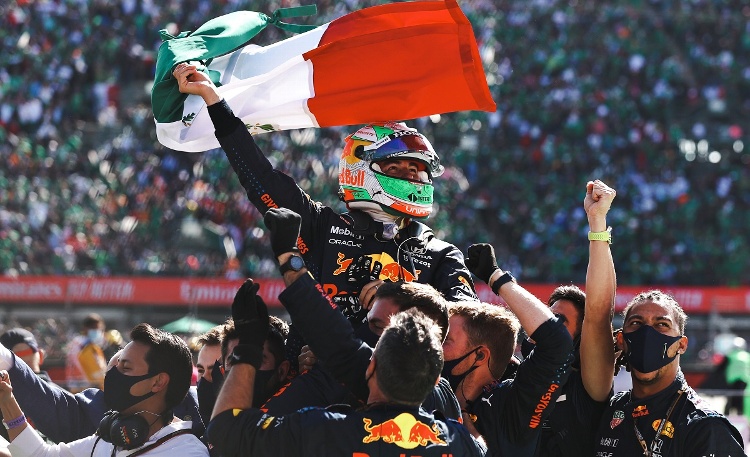 'Checo' logra actuación histórica en el GP de México 