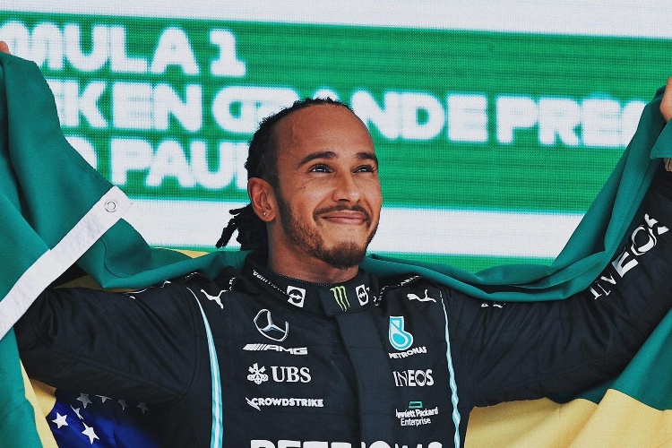 Lewis Hamilton otra vez multado por violar reglamento
