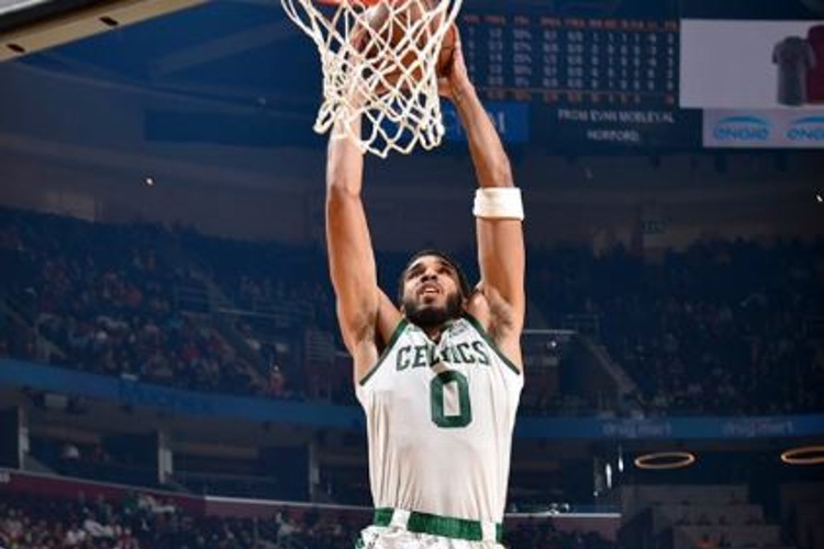 Celtics detienen paso de los Cavs