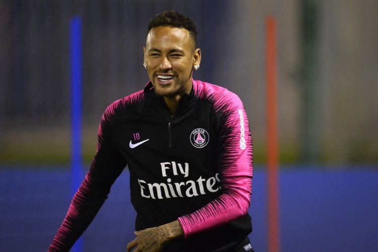 Neymar se va de fiesta, pese a estar lesionado