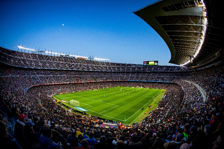 Barcelona le cambiará de nombre a su estadio