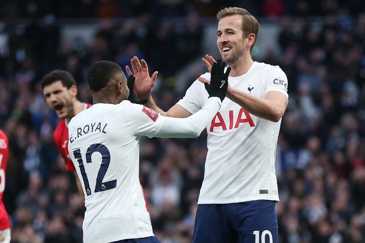 Tottenham sufre para eliminar a club de Tercera División