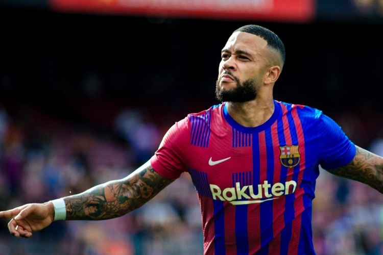 Depay se enoja con el Barcelona y los elimina de sus redes