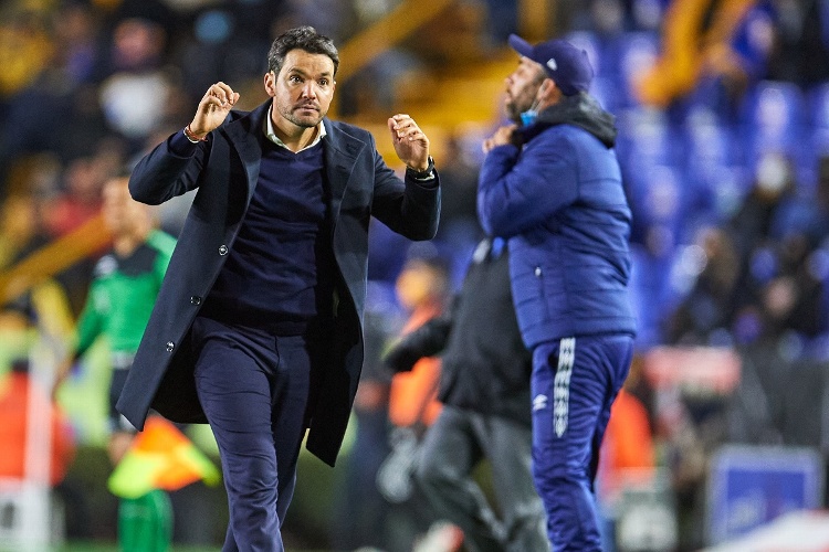 Larcamón elogia a sus futbolistas por vencer a Tigres