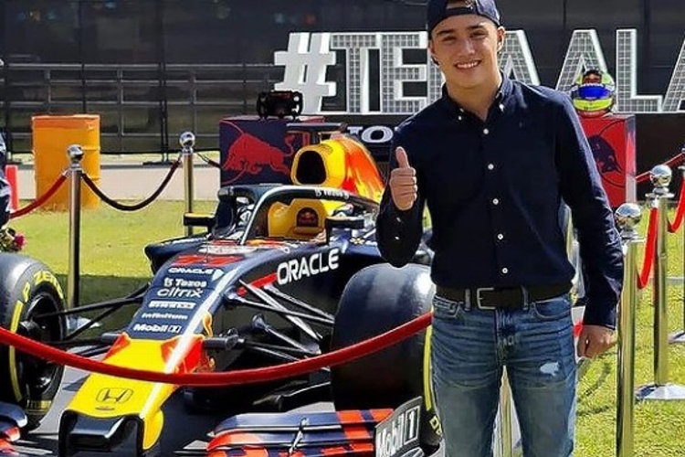 Red Bull Racing firma a otro piloto mexicano 