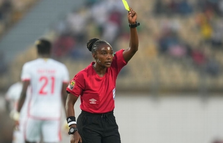Salima Rhadia se convierte en la primera mujer árbitro en Copa Africana
