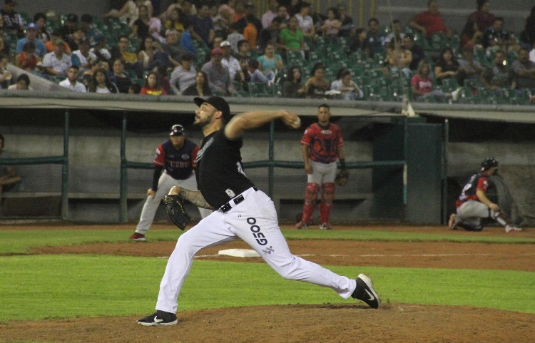 Alejandro Soto llega a El Águila 