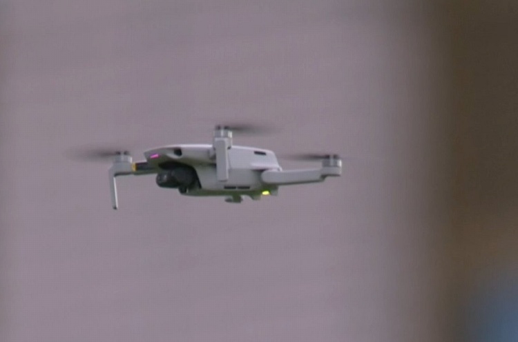 ¡Increíble! Suspenden juego por aparición de dron (VIDEO)