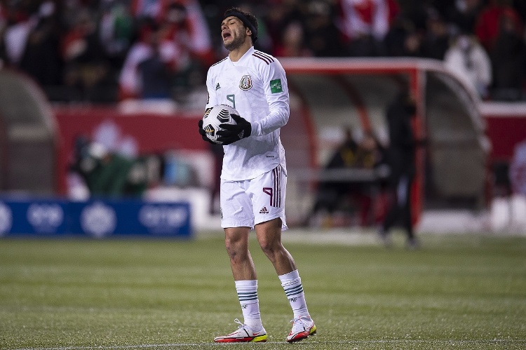 Raúl Jiménez no estaría con la Selección