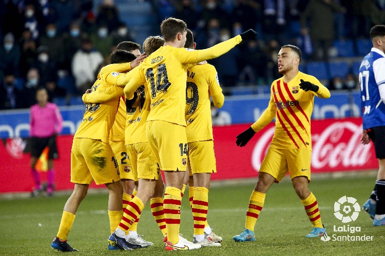 Barcelona con la mínima pero vence al Alavés