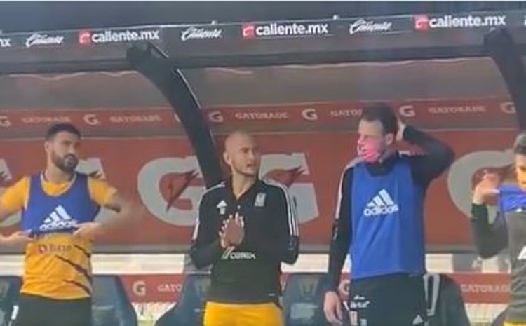 Es de Tigres pero cantó el Himno Universitario (VIDEO)