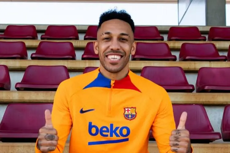 Oficial: Barcelona anuncia llegada de Aubameyang