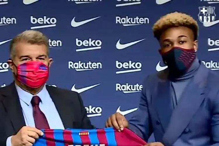Presentan a Adama en el Barcelona (VIDEO)