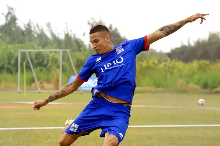 'Puma' Chávez hace su debut oficial en el futbol de Perú