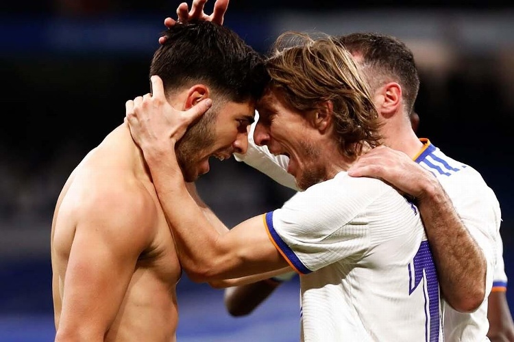 Real Madrid gana y se mantiene líder