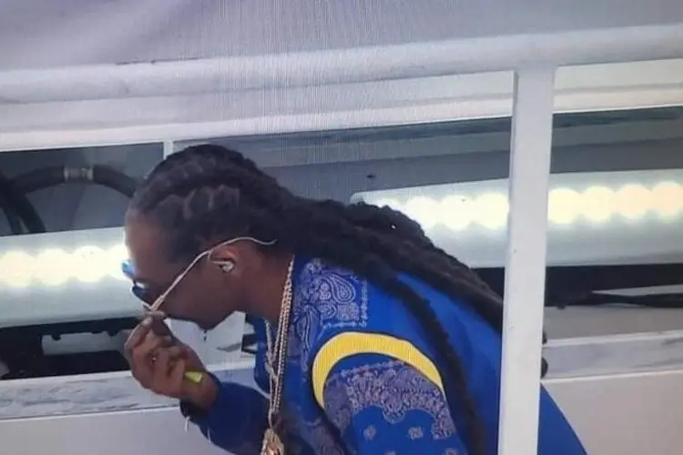Snoop Dogg se 'escapa' para fumar en el show de medio tiempo (VIDEO)