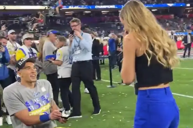 Gana el Super Bowl y le pide matrimonio a su novia (VIDEO)