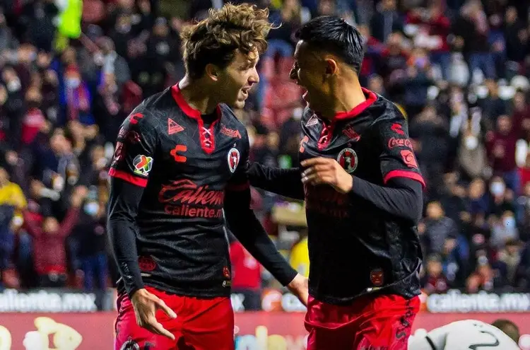 Xolos sorprende y se impone al Atlas campeón