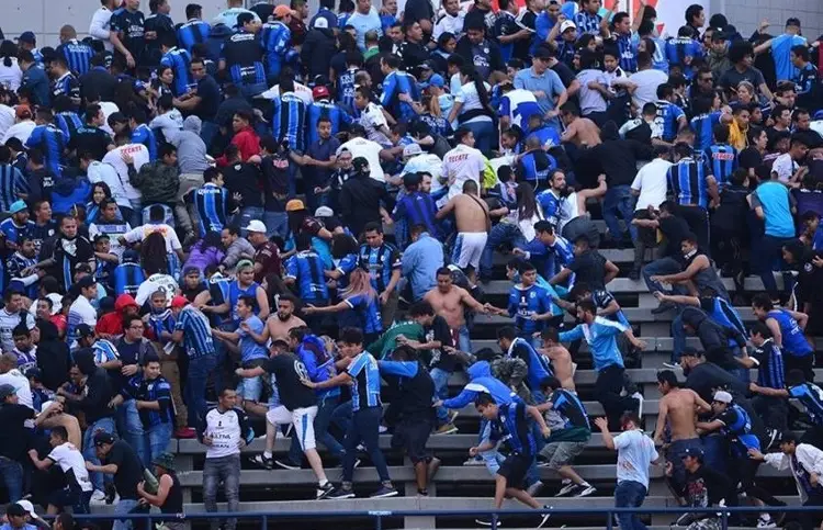 Los antecedentes violentos de la afición de Querétaro (VIDEOS)