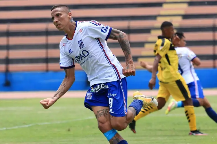 'Puma' Chávez se estrena como goleador en Perú