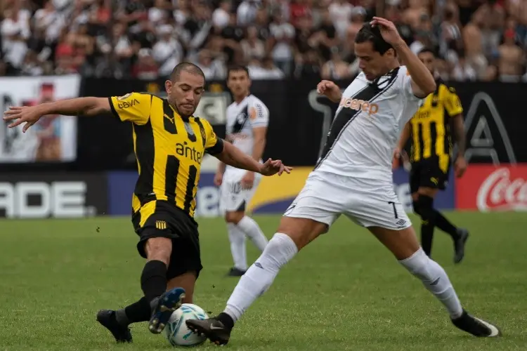 Suspenden la Liga de Uruguay por amenazas a los árbitros  Suspenden la Liga de Uruguay por amenazas a los árbitros