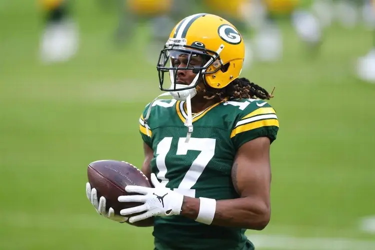 Davante Adams logra contrato millonario con los Raiders