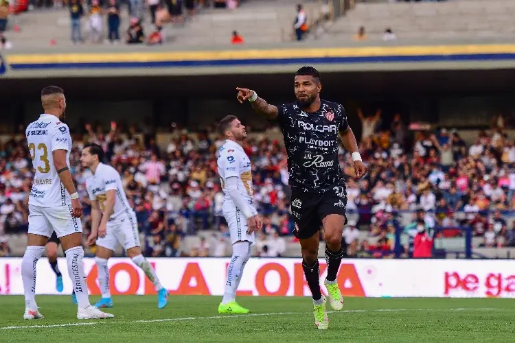 Necaxa le pasa por encima a los Pumas