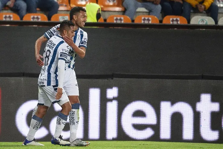 Pachuca le pega a Cruz Azul y se mantiene como líder