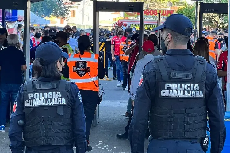 Detenidos y expulsados por bronca en el Clásico Tapatío 