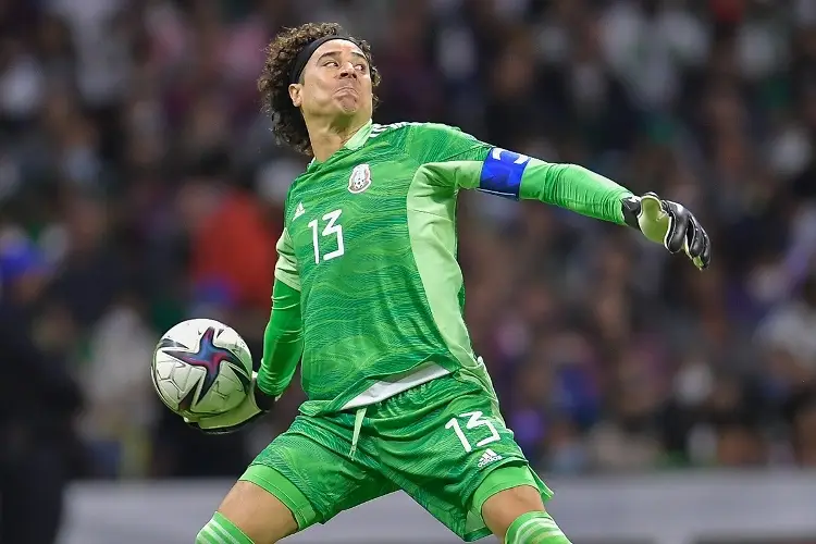 Las brutales atajadas de Ochoa que salvaron a México (VIDEO)