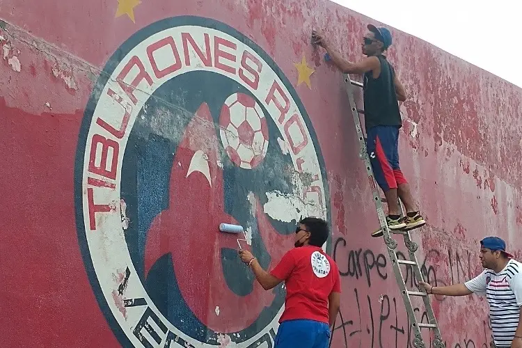 Aficionados del 'Tibu' pintan el 'Pirata' Fuente (VIDEO+FOTOS)