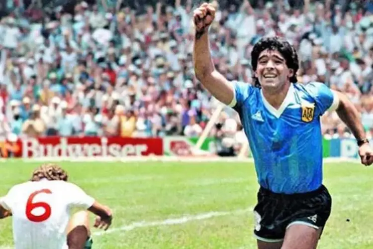 Subastan playera de Maradona ¡La de la 'mano de Dios!