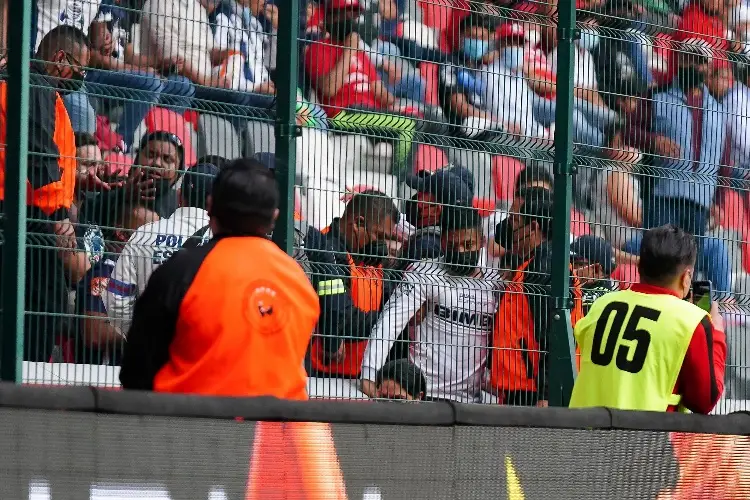 Expulsan a 15 personas del estadio del Toluca