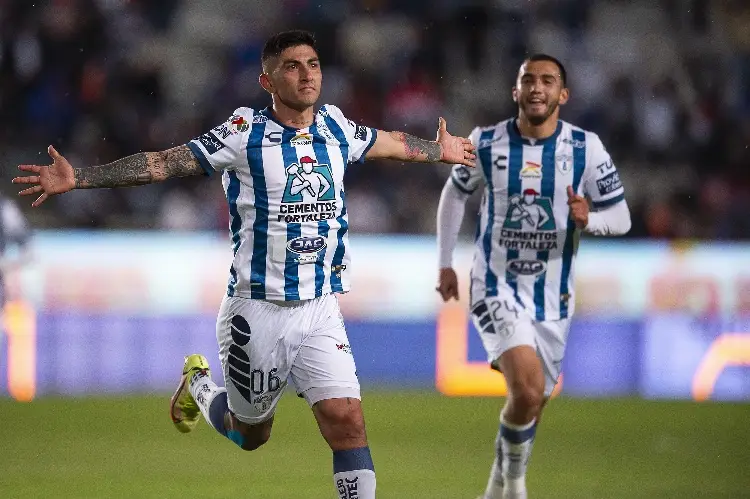 Pachuca le arrebata el liderato a Tigres