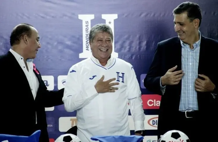 Honduras se queda sin director técnico