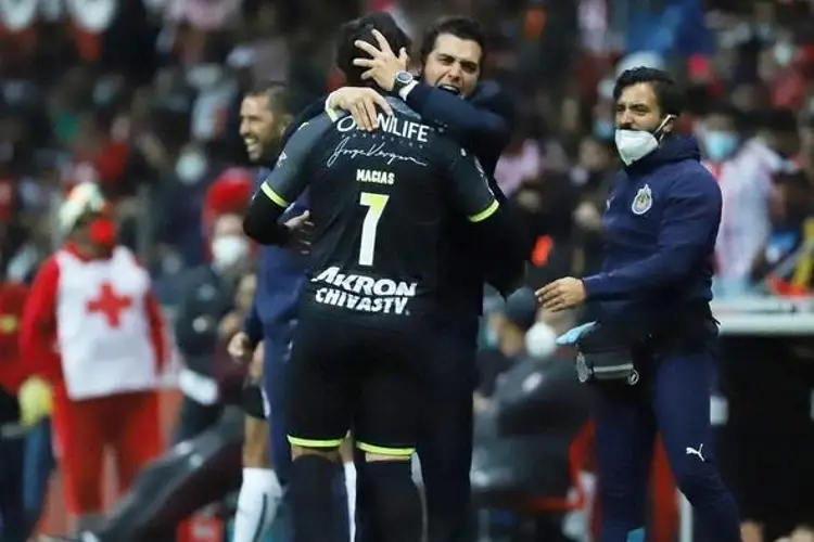 J.J Macías se despide de Leaño con emotiva carta J.J Macías se despide de Leaño con emotiva carta