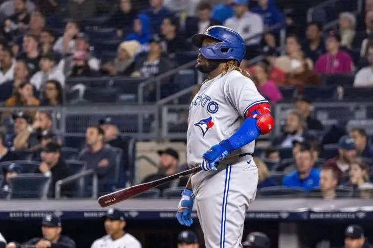 Vladimir Guerrero pega otro Hr ahora en triunfo sobre Oakland