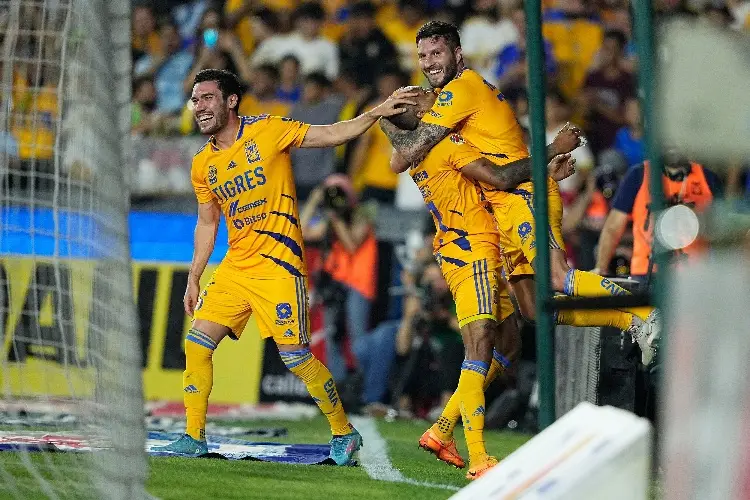 Tigres recupera liderato con goleada al Toluca