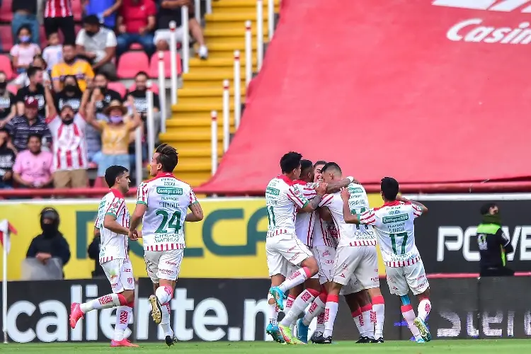 Necaxa sorprende pegandóle a los Tigres