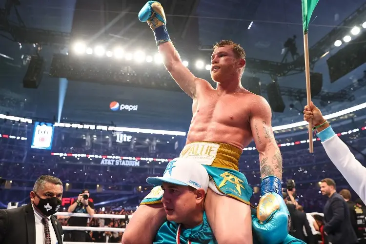 Tyson Fury llena de elogios al 'Canelo' Álvarez 