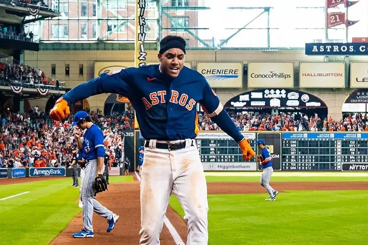 MLB: Astros gana con cuadrangular en la décima entrada