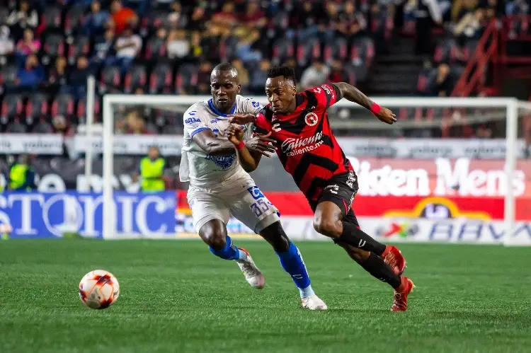 Querétaro rescata agónico empate frente a Xolos