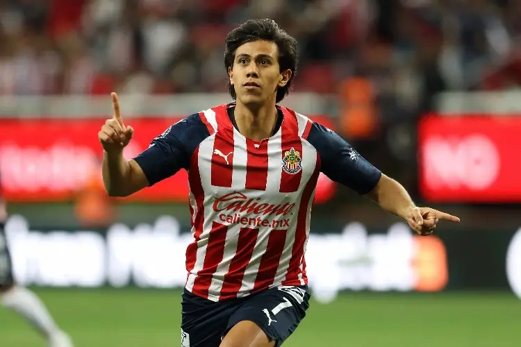 JJ Macías no se recupera y es baja de Chivas