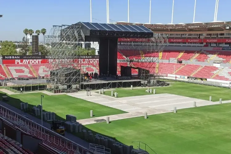 Estadio de Necaxa en pésimas condiciones para recibir a Chivas (FOTO)