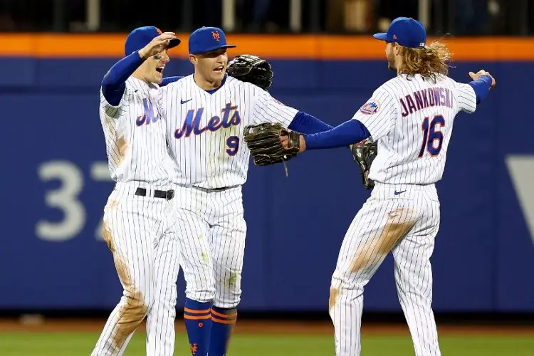 Mets barren a los Bravos