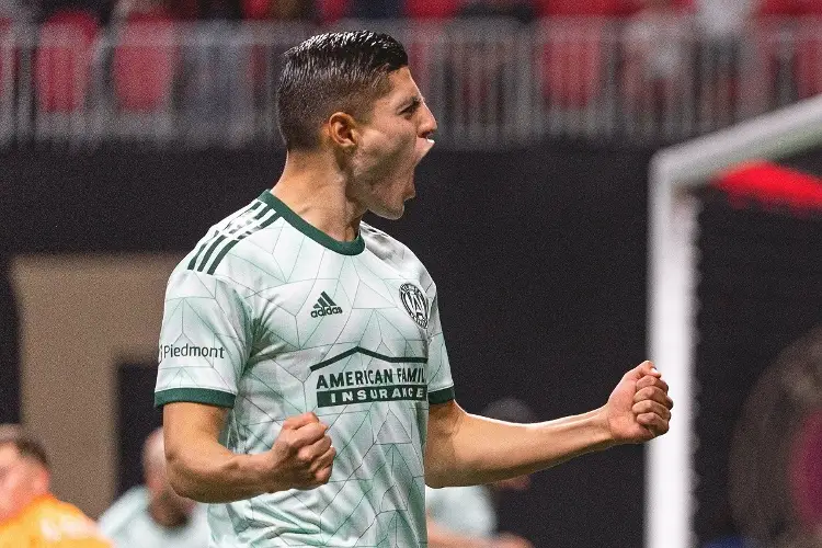 Ex de Chivas se luce marcando triplete en la MLS (VIDEO)