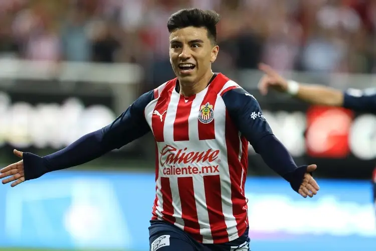 El golazo de Chivas que hundió a Pumas (VIDEO)